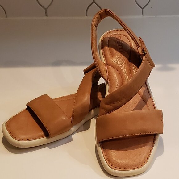 Born Rahway Leather Sandal with Cushioned footbed and straps - Picture 2 of 12